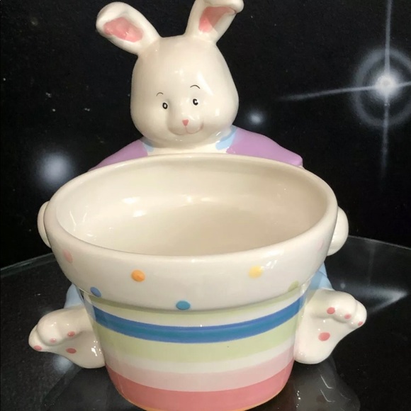Blossoms and Blooms Porcelain Pastel Bunny Planter - Picture 1 of 7